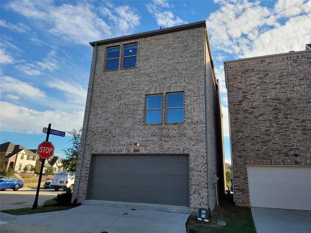 1001 Boyd Ln - Photo 3 of 40