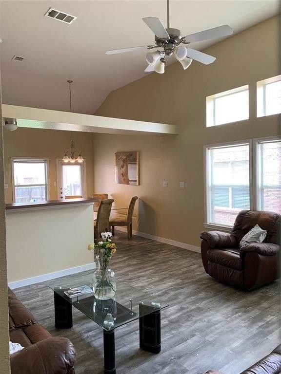 9004 Eastwood Ave - Photo 4 of 17