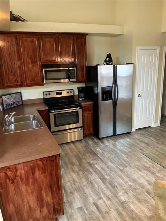 9004 Eastwood Ave - Photo 5 of 17