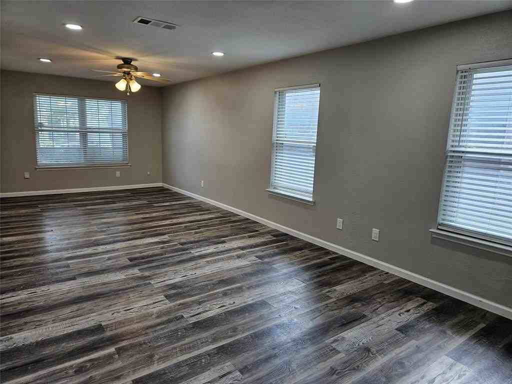 9431 Jill Ln - Photo 4 of 17