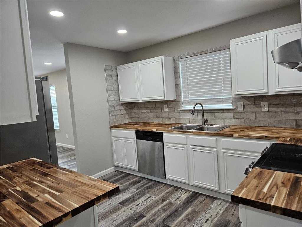 9431 Jill Ln - Photo 5 of 17