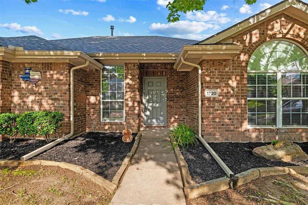 1720 Avonlea Dr - Photo 2 of 32