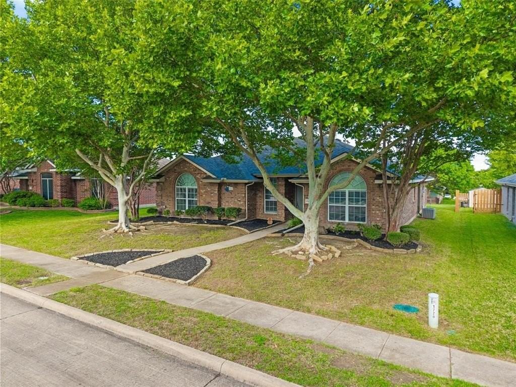 1720 Avonlea Dr - Photo 3 of 32