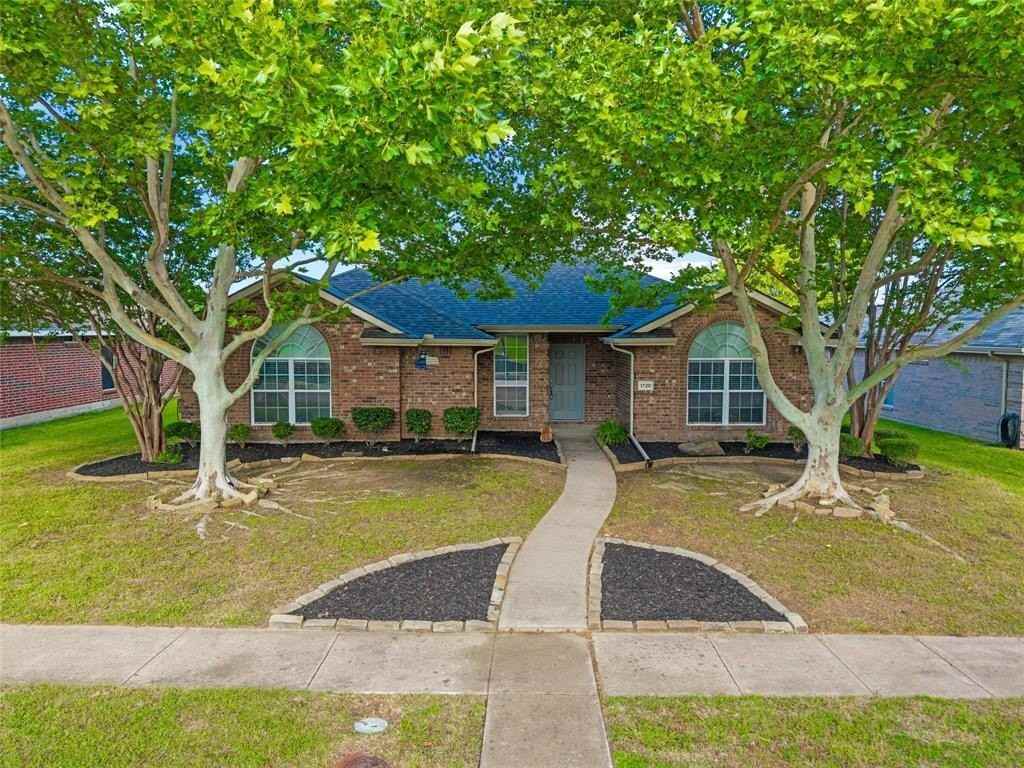 1720 Avonlea Dr - Photo 4 of 32