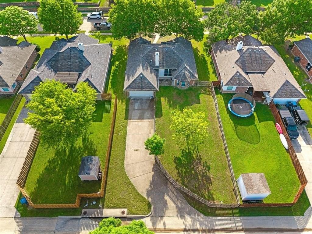 1720 Avonlea Dr - Photo 5 of 32