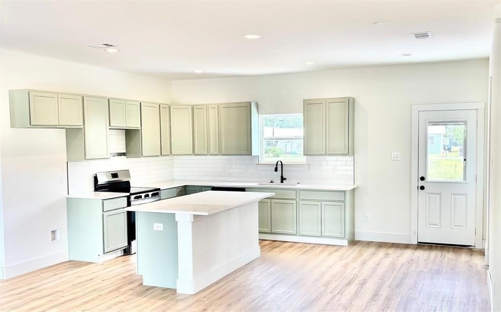104 Magnolia St - Photo 3 of 7
