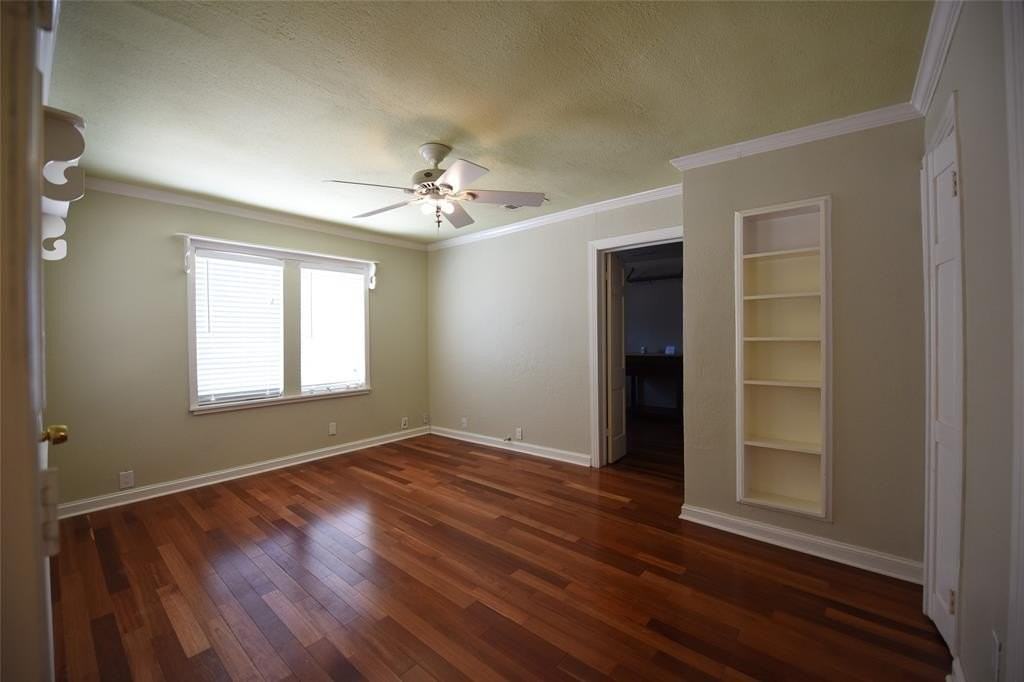 9015 San Leandro Dr - Photo 3 of 17