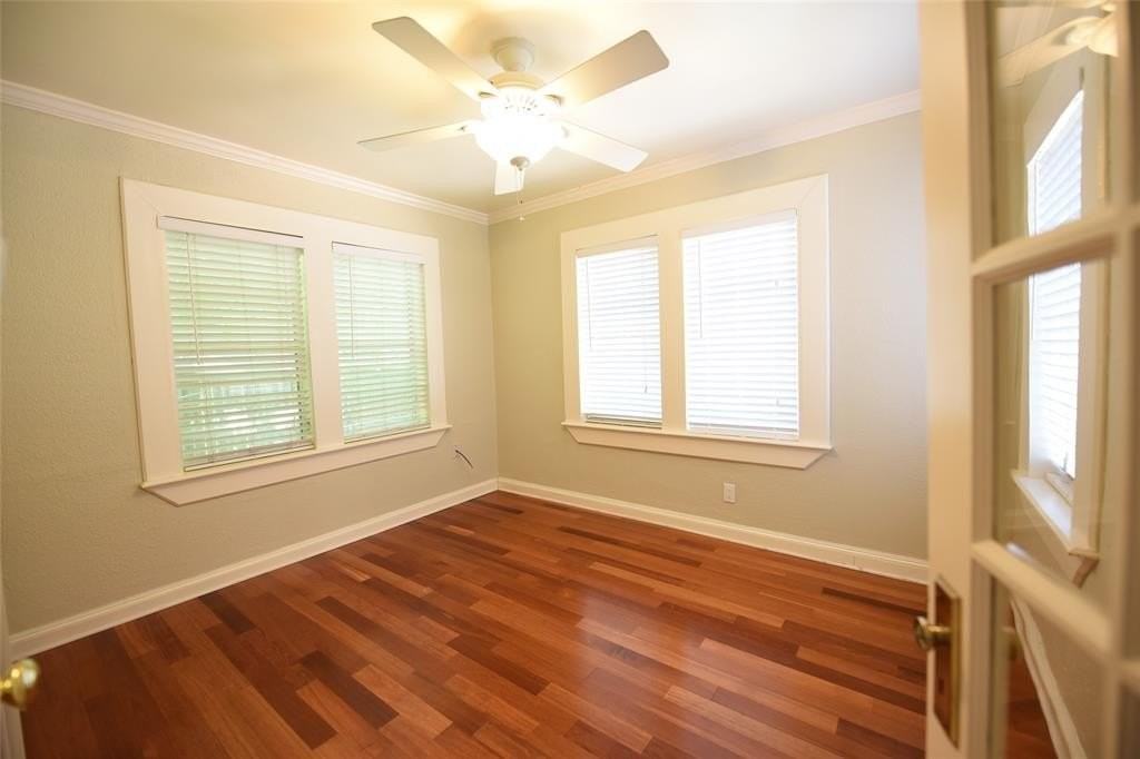 9015 San Leandro Dr - Photo 4 of 17