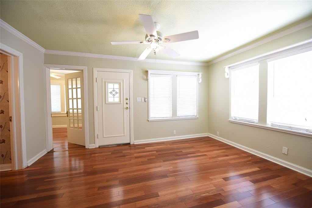 9015 San Leandro Dr - Photo 5 of 17