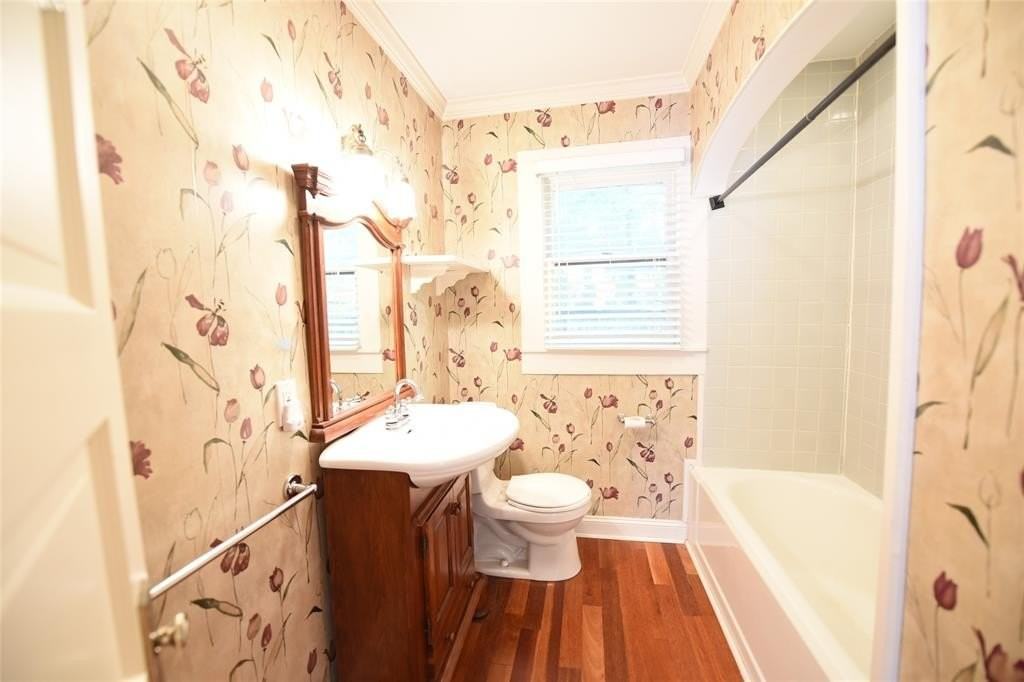 9015 San Leandro Dr - Photo 7 of 17