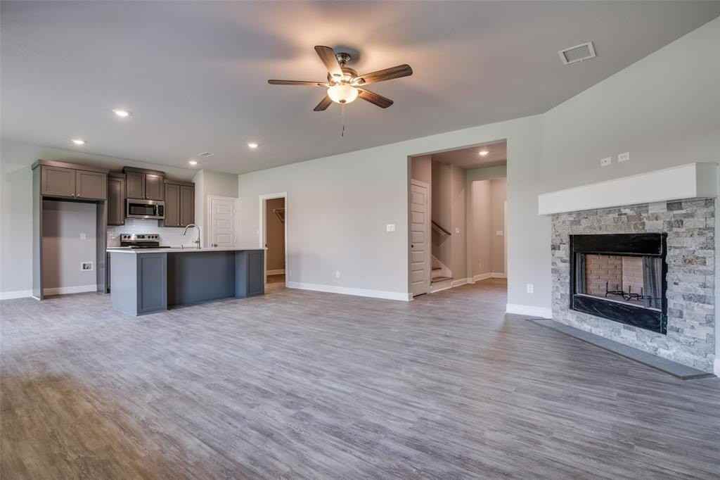 2800 Rodeo Dr - Photo 2 of 12