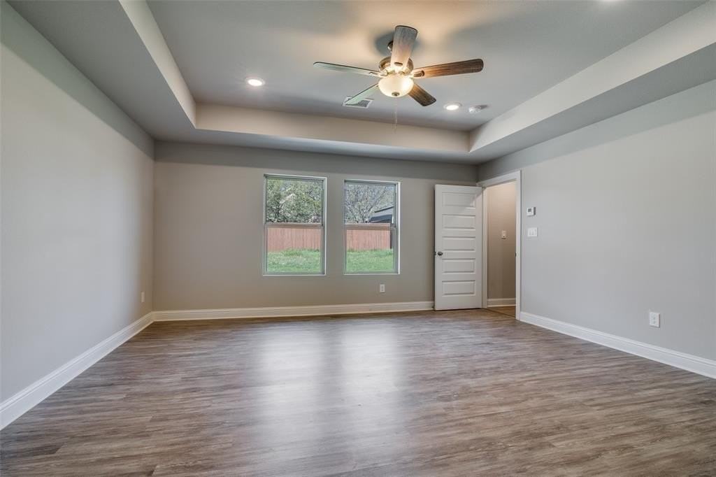 2800 Rodeo Dr - Photo 4 of 12