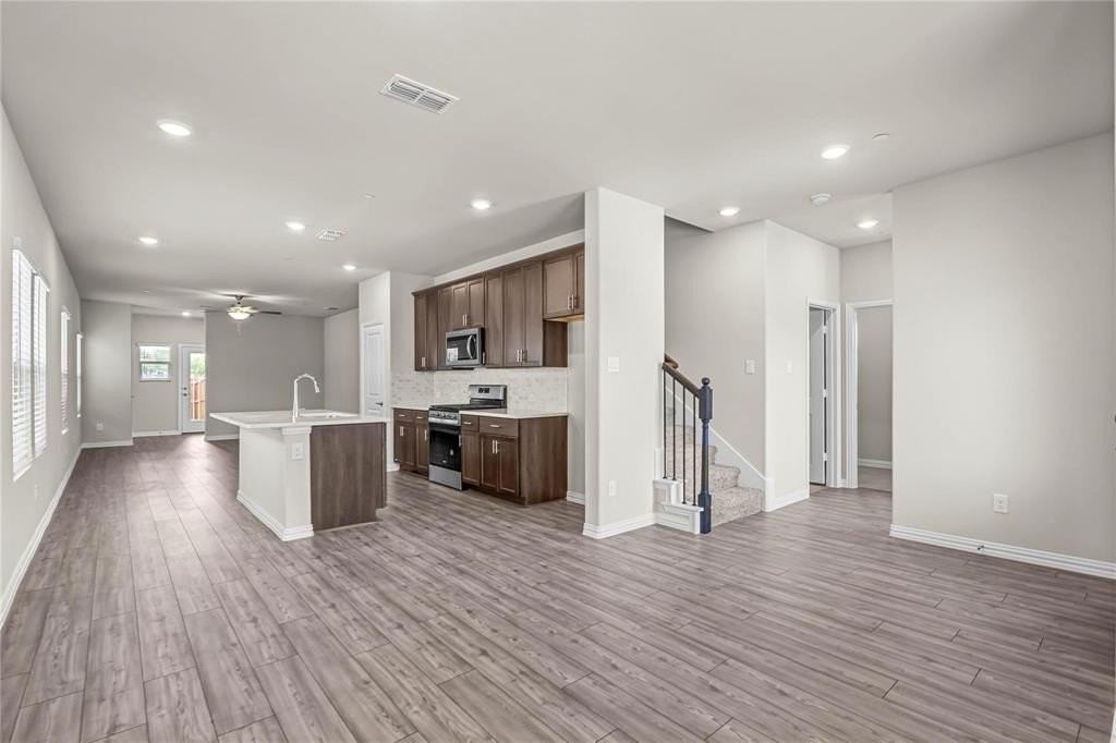 210 Monarch Way - Photo 4 of 18