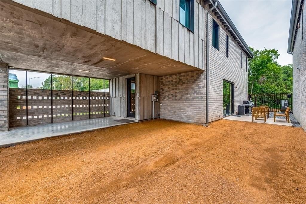 903 Blackland Ct - Photo 3 of 24