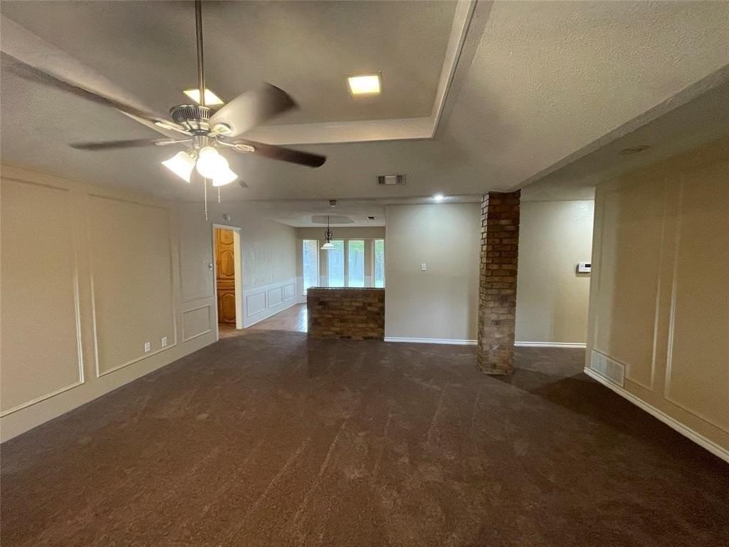407 Hillcroft Cir - Photo 2 of 11