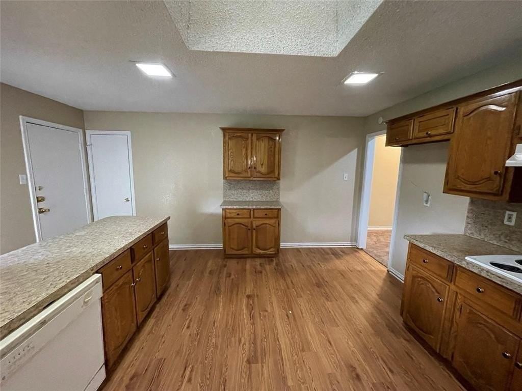 407 Hillcroft Cir - Photo 5 of 11