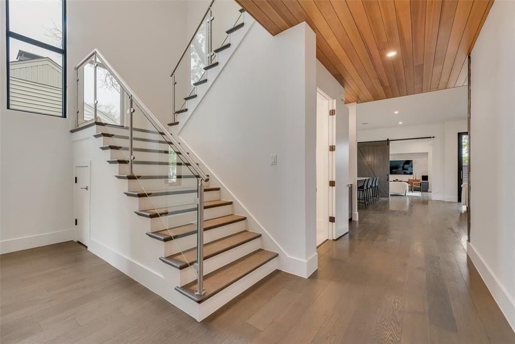6420 Kenwood Ave - Photo 4 of 39