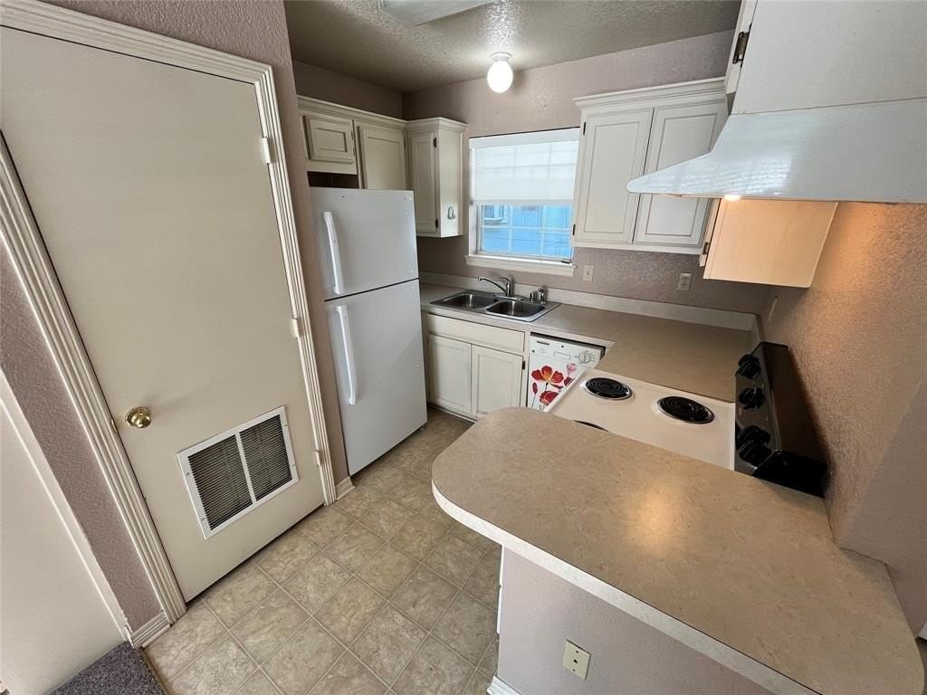 219 Bryan St #100 - Photo 6 of 14