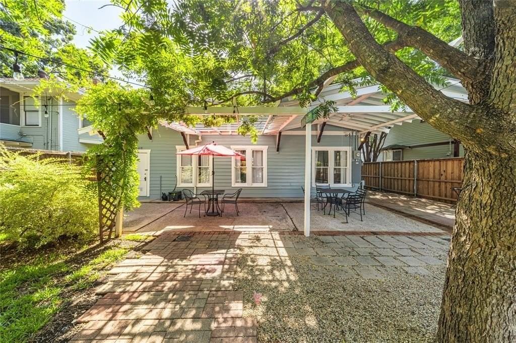 215 S Montclair Ave - Photo 4 of 26