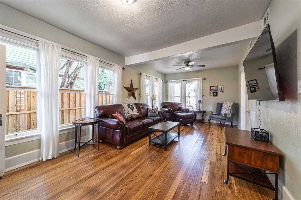 215 S Montclair Ave - Photo 5 of 26