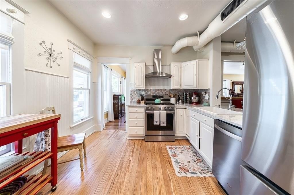 215 S Montclair Ave - Photo 6 of 26