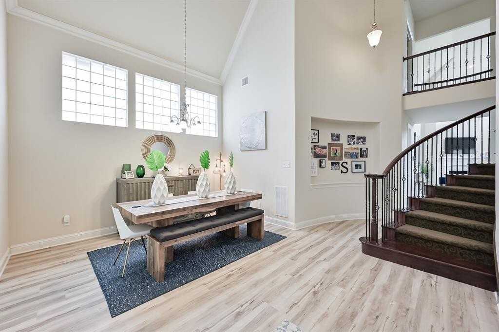8321 Inverness - Photo 4 of 39