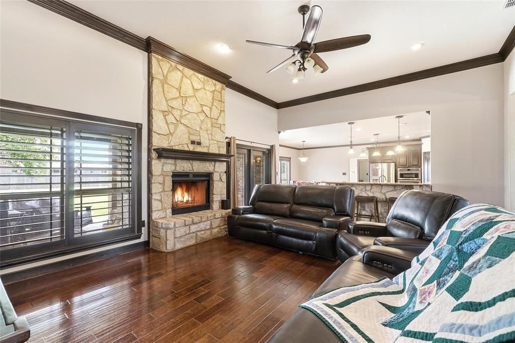 133 Prairie Creek Way - Photo 4 of 36