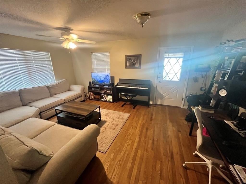 414 Marietta St - Photo 4 of 15