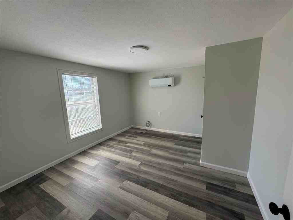 2402 S 20th St - Photo 3 of 12