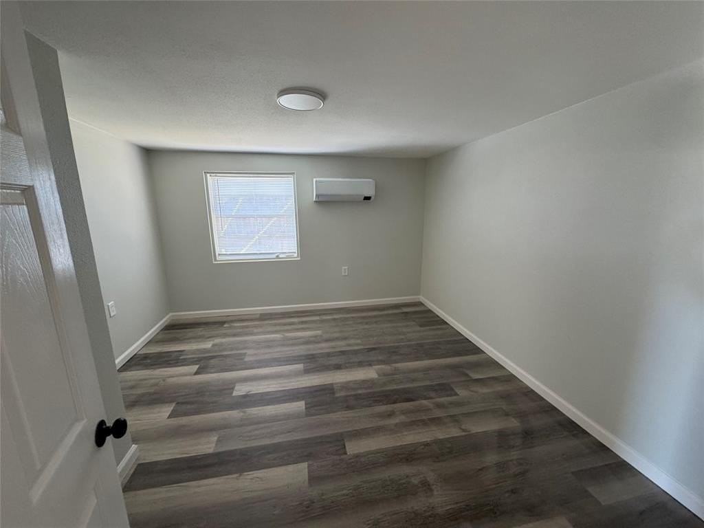 2402 S 20th St - Photo 4 of 12