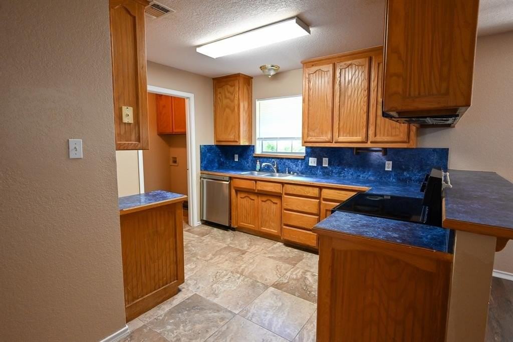860 County Road 4270 - Photo 5 of 16