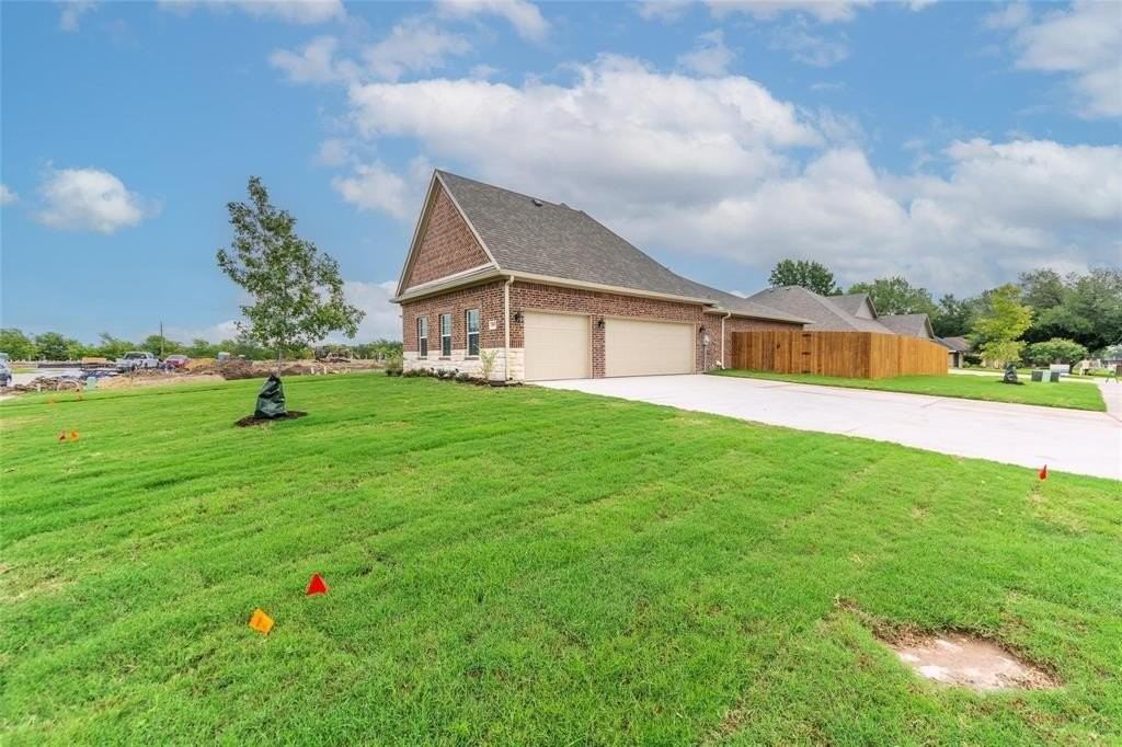 505 Ellis Place Dr - Photo 3 of 40
