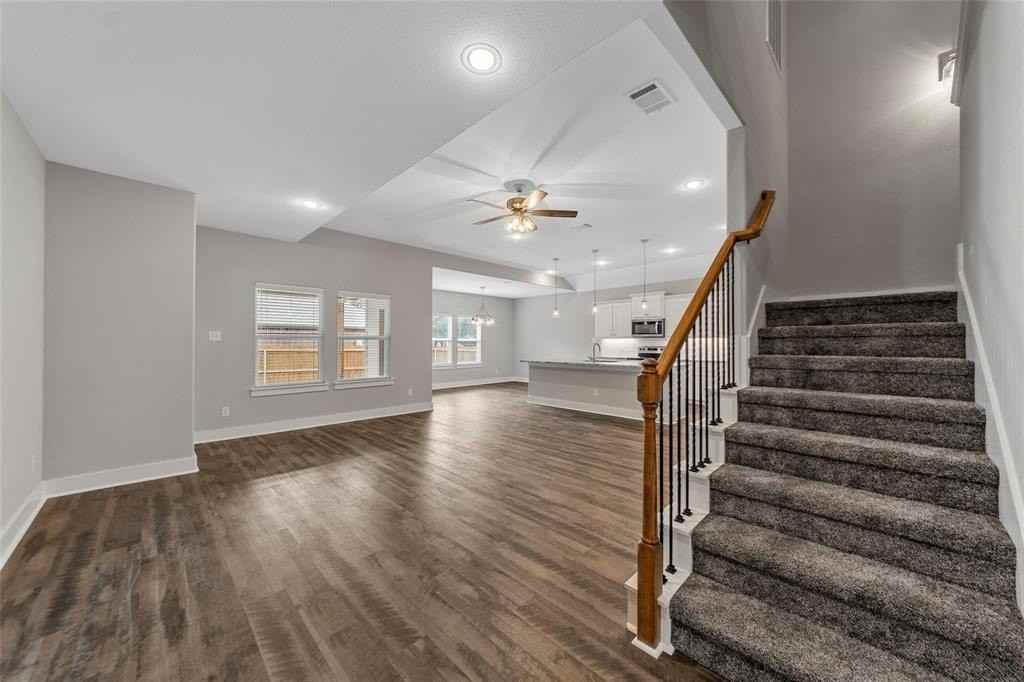 505 Ellis Place Dr - Photo 4 of 40