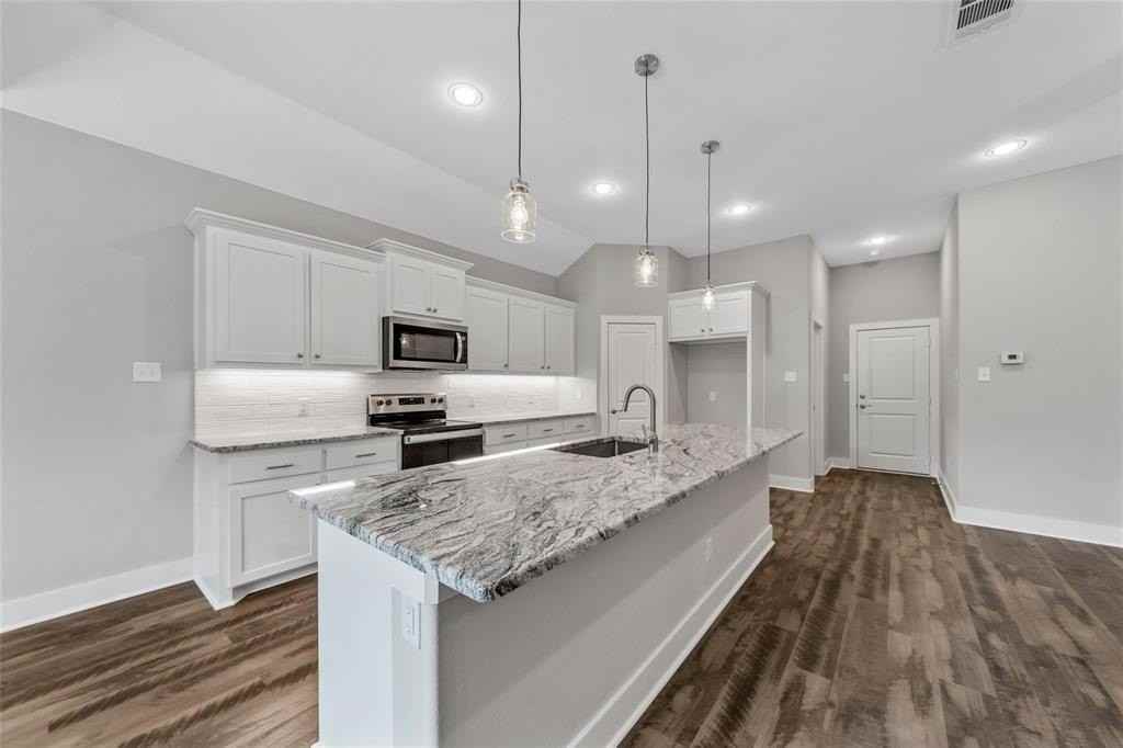 505 Ellis Place Dr - Photo 7 of 40