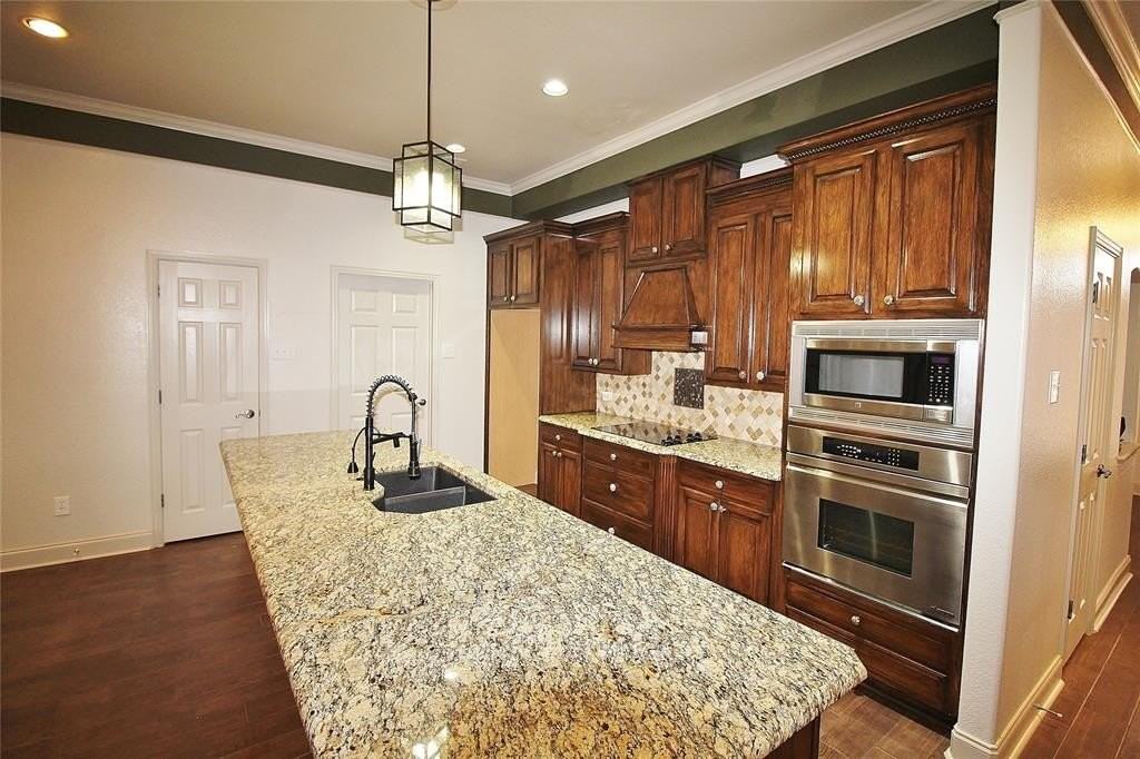 1803 Masters Dr - Photo 5 of 31