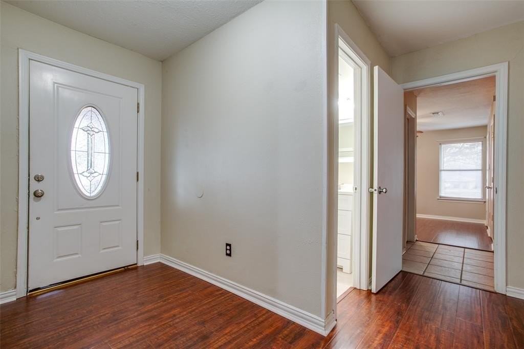 101 Teakwood Dr - Photo 4 of 26