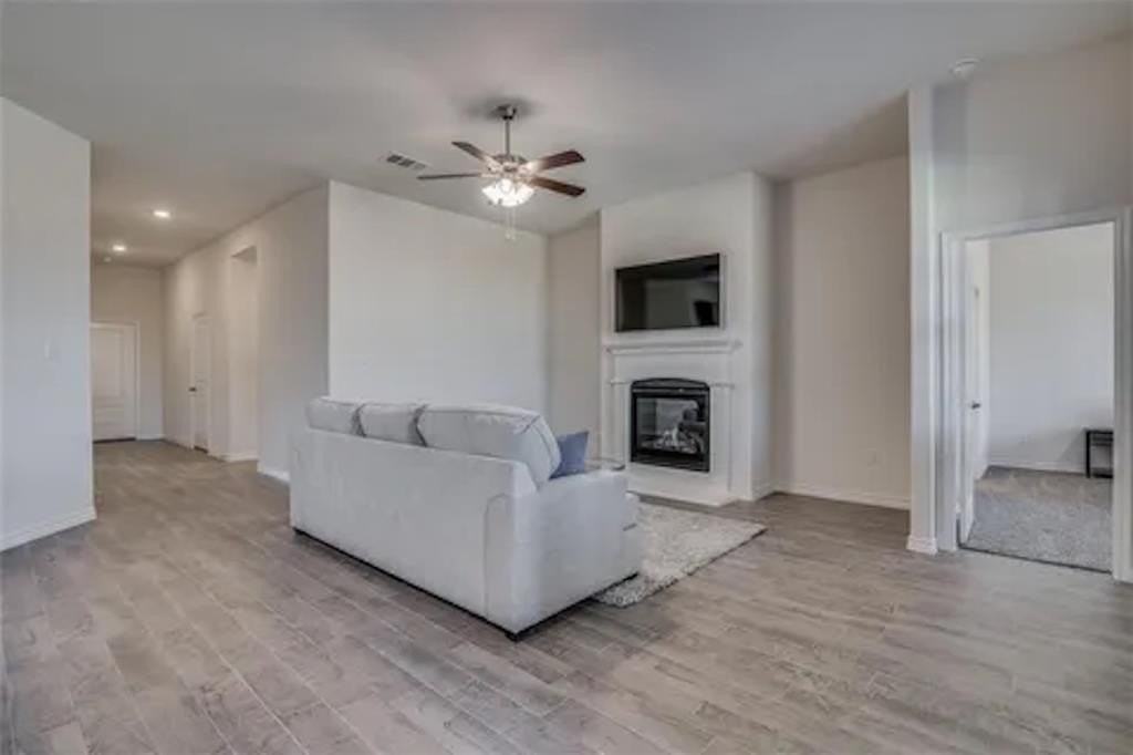 10423 Fountain Gate St - Photo 4 of 36