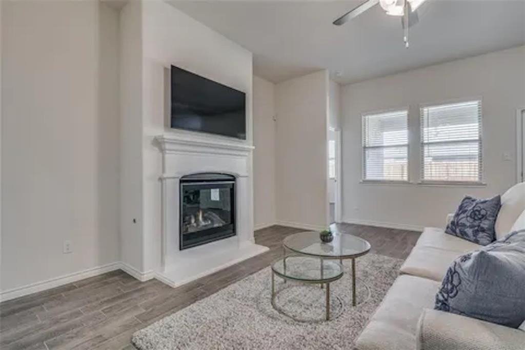 10423 Fountain Gate St - Photo 5 of 36