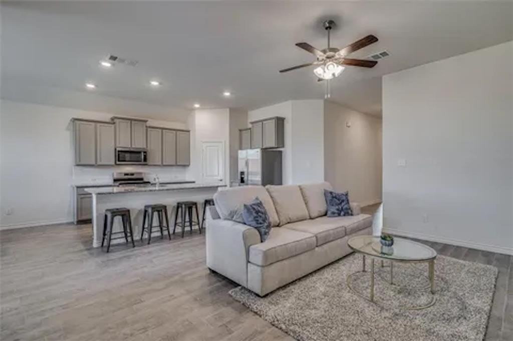 10423 Fountain Gate St - Photo 7 of 36