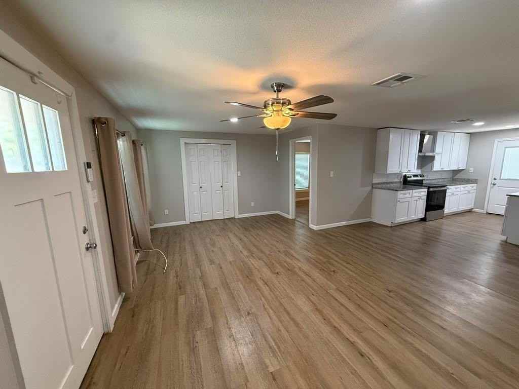 923 Linn St - Photo 4 of 14