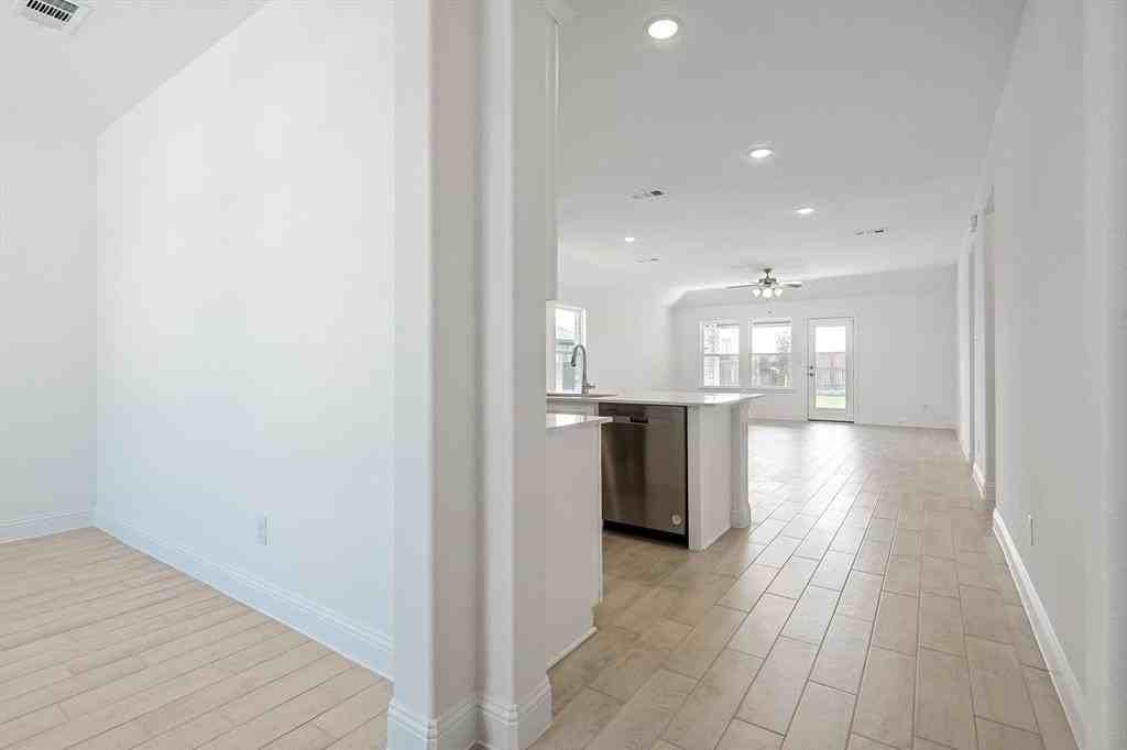 509 Amenduni Ln - Photo 7 of 35