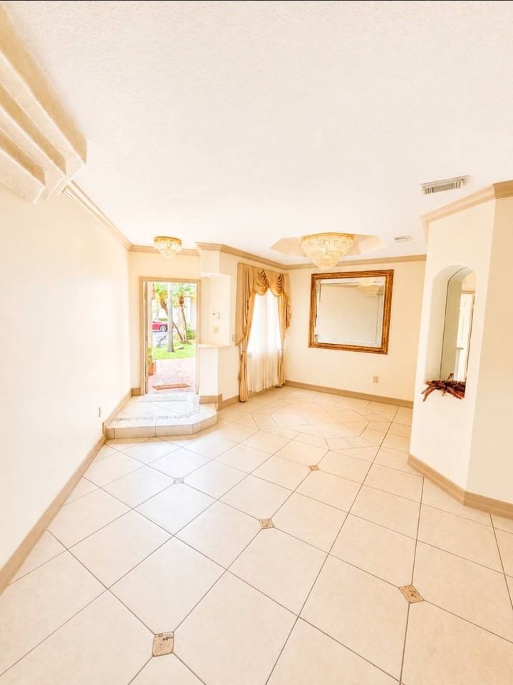 8356 Nw 10th St #6D - Photo 2 of 10