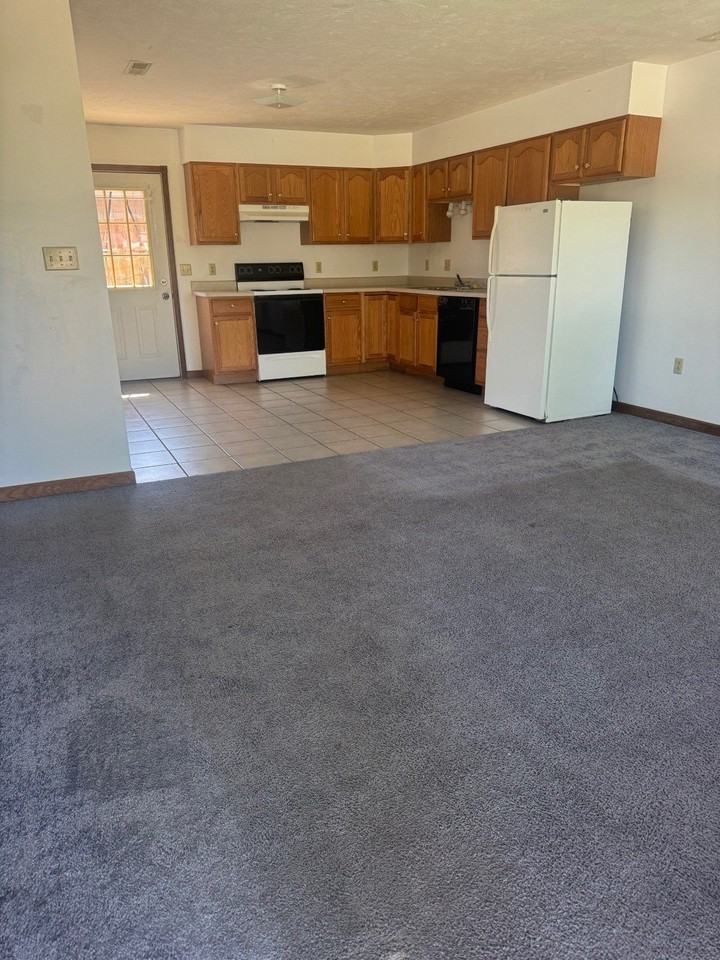 738 20th St - Photo 2 of 6