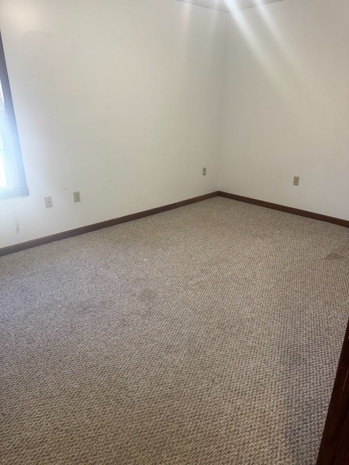 738 20th St - Photo 3 of 6