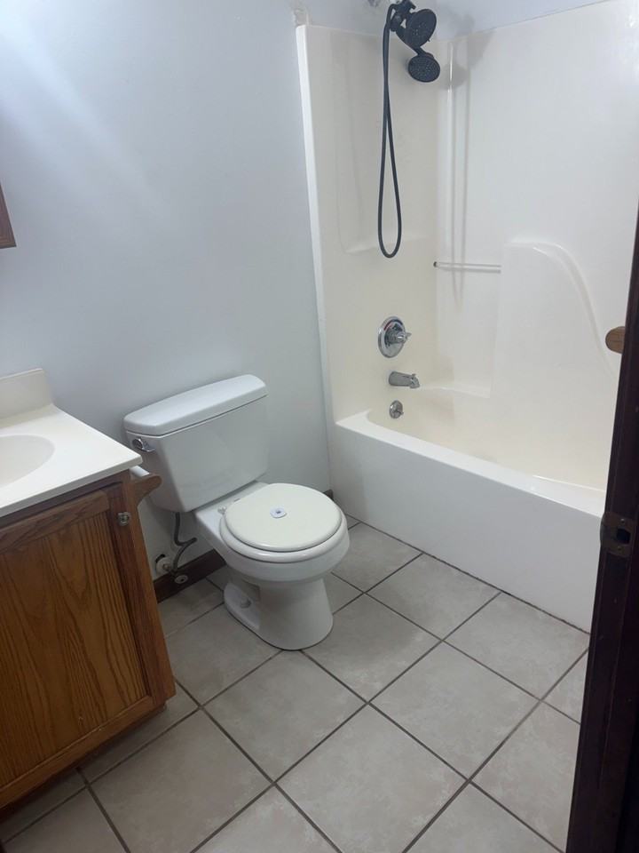 738 20th St - Photo 5 of 6