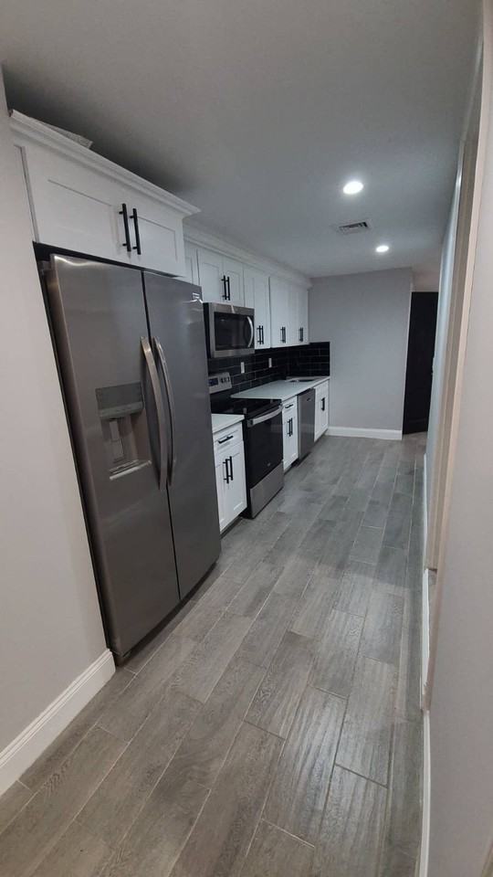 5556 Whitty Ln - Photo 3 of 15
