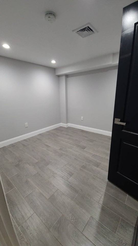 5556 Whitty Ln - Photo 5 of 15