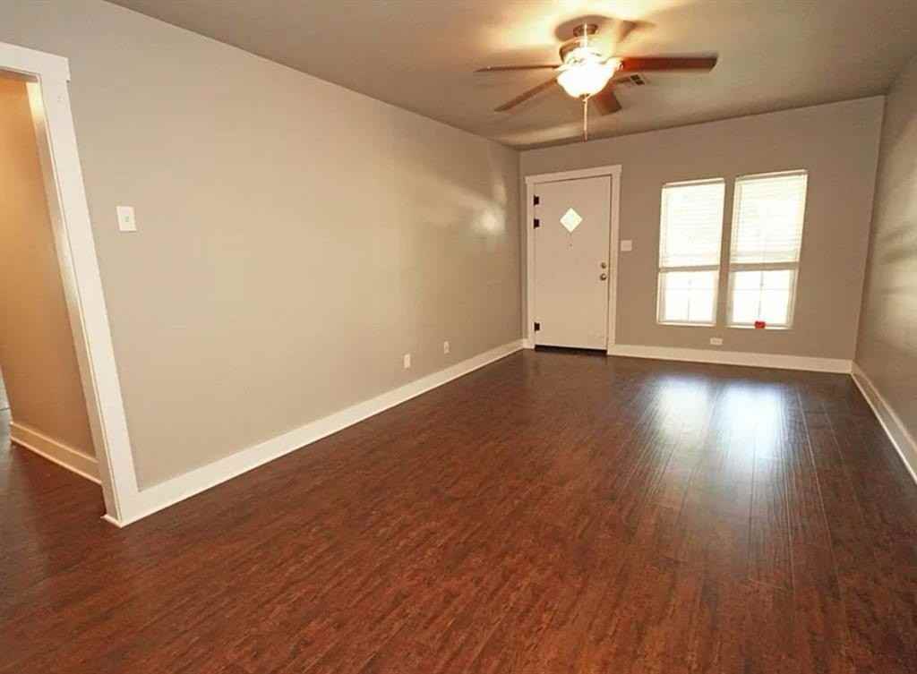 1205 W Brooks St - Photo 2 of 11