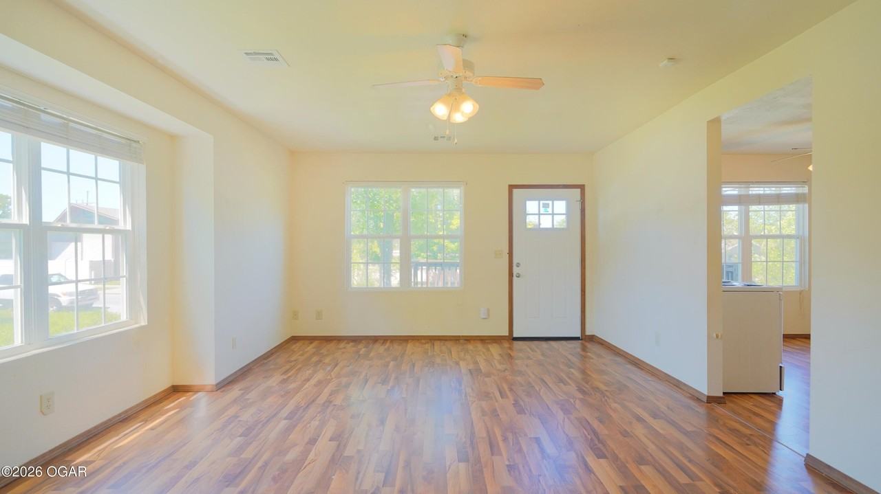 3117 S Wall Ave - Photo 4 of 9