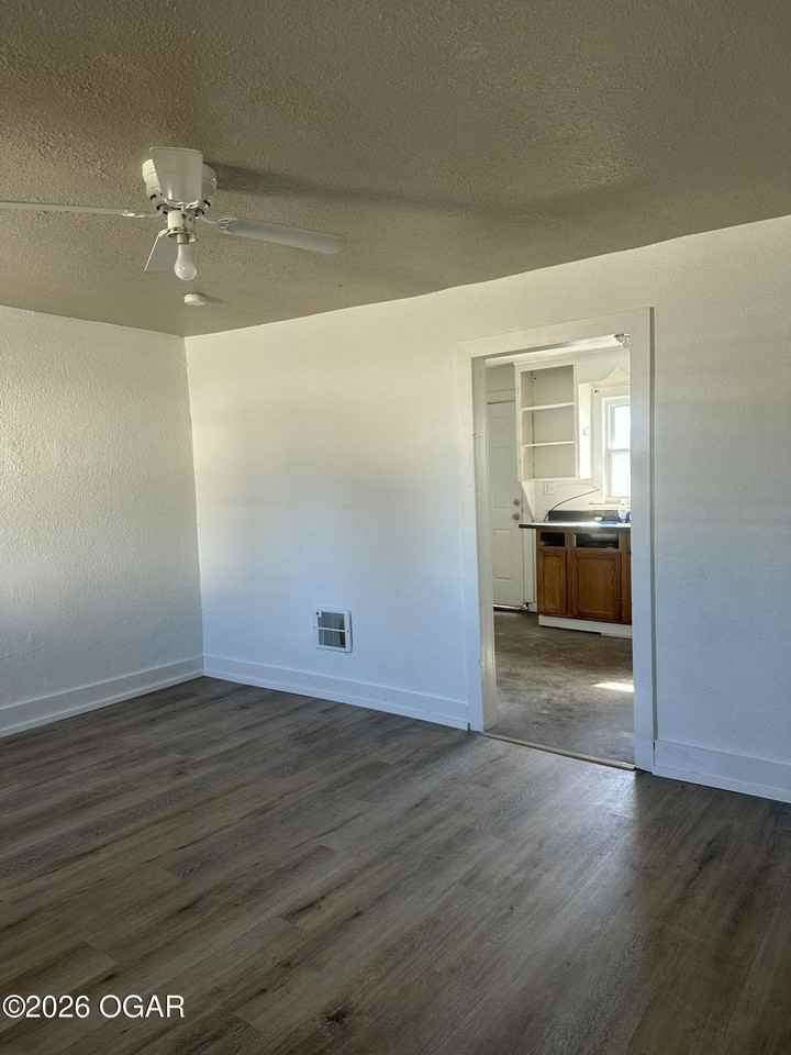 901 Roosevelt Ave #3 - Photo 2 of 9